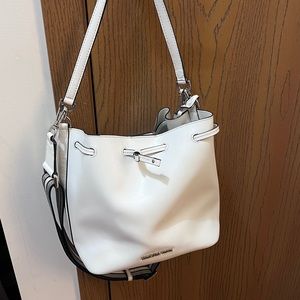 Michael Kors Eden mediums size bucket bag
